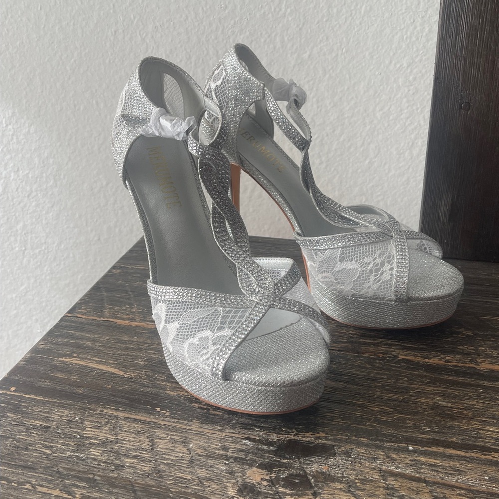 Chic Silver Lace Platform Heels.  Size 7